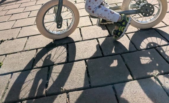 Fahrrad-Geschenkideen für Kinder: praktisch, sicher & was zum Lesen