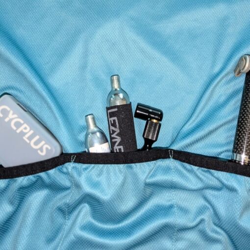 Rennrad unterwegs aufpumpen: Minipumpe, Akku-Pumpe oder Kartuschen? Vorteile & Nachteile